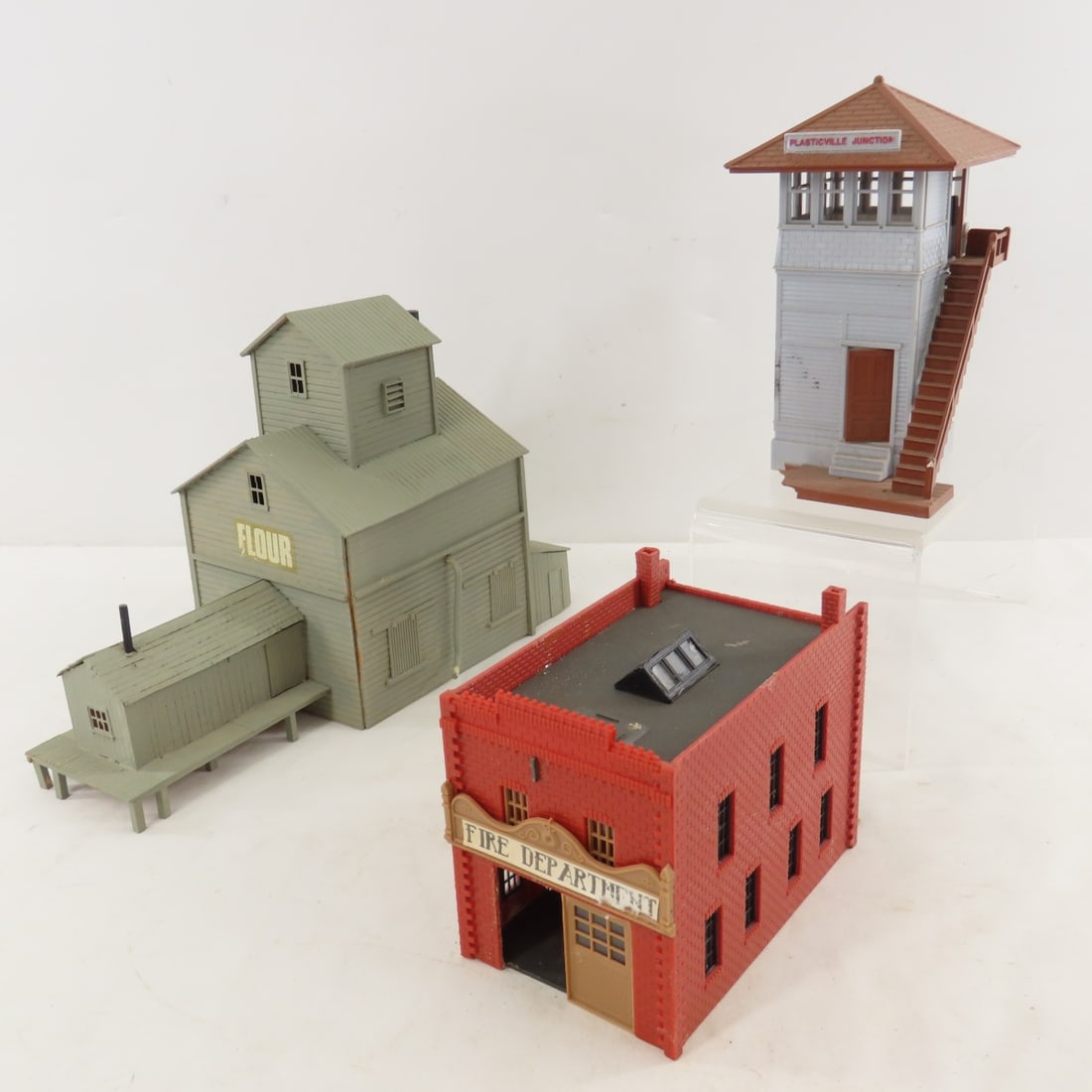 11 Plasticville & Other HO Scale Buildings - 6