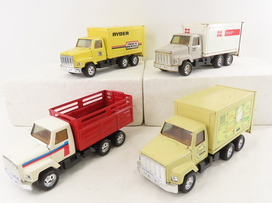 3 ERTL Box Trucks & 1 Stake Truck: 3 ERTL Box Trucks & 1 Stake Truck - approx 1/24 scale LOT SIZE: 15x10x5" 6 LBS All information and photos, which are part of the description, are intended to be as accurate as possible, but errors