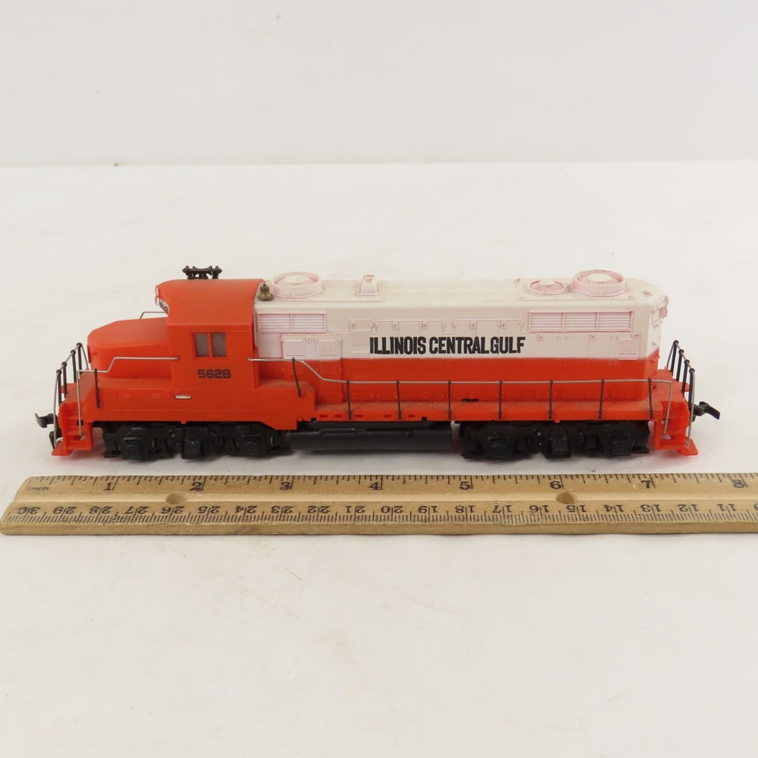 5 Mantua and Tyco HO Scale Engines and cars - 13