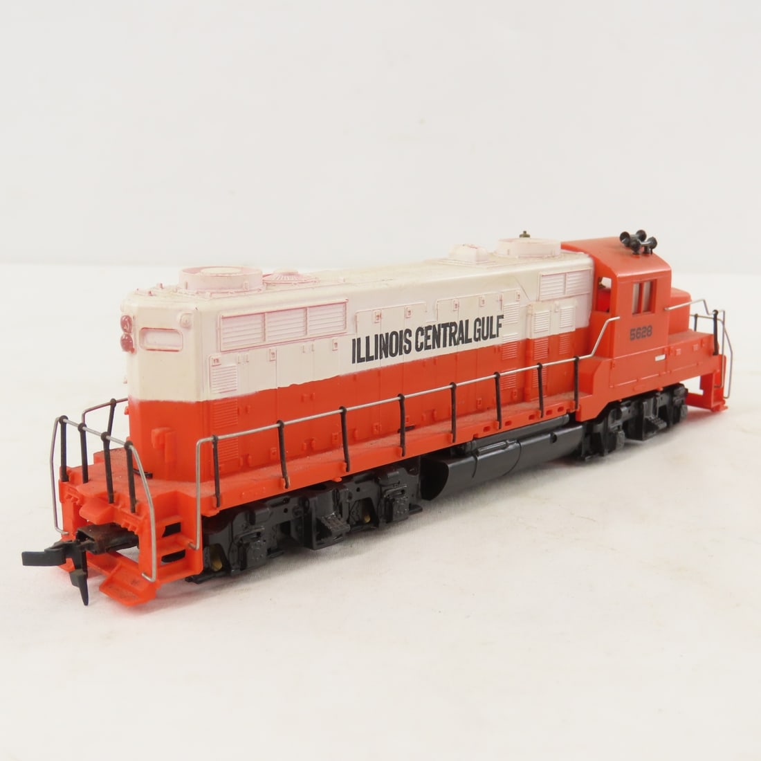 5 Mantua and Tyco HO Scale Engines and cars - 15
