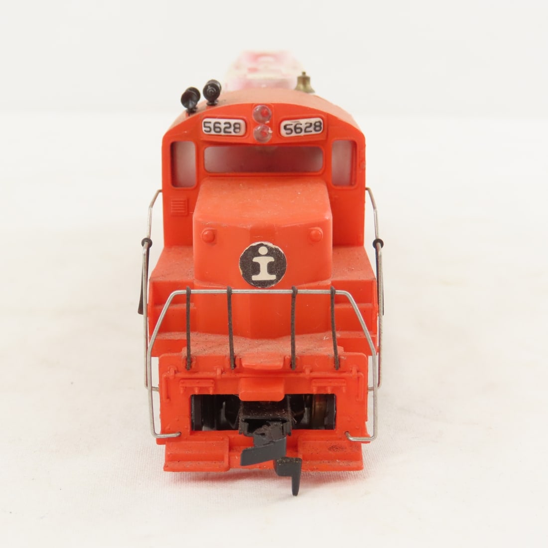 5 Mantua and Tyco HO Scale Engines and cars - 17