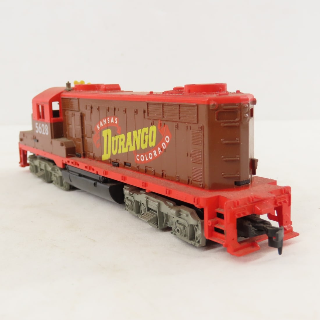 5 Mantua and Tyco HO Scale Engines and cars - 4