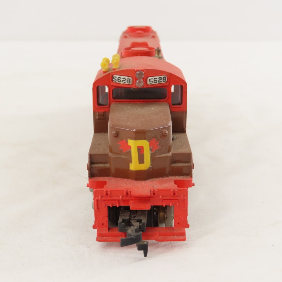 5 Mantua and Tyco HO Scale Engines and cars - 7