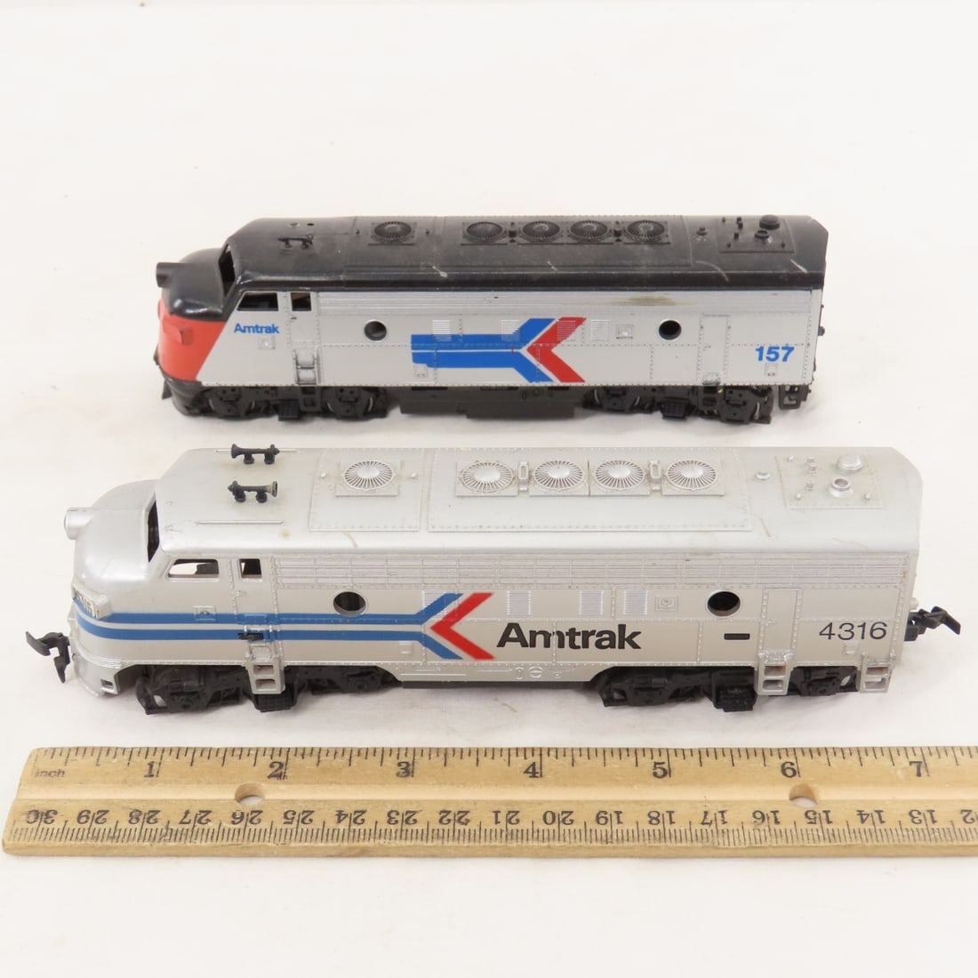 3 HO Scale Amtrak Engines and 2 Passenger Cars - 3