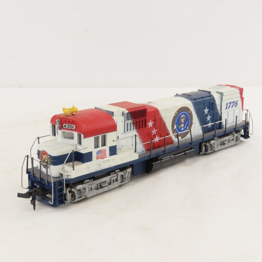 Mantua, 2 Tyco & Bachmann 1776 HO Train Engines - 2