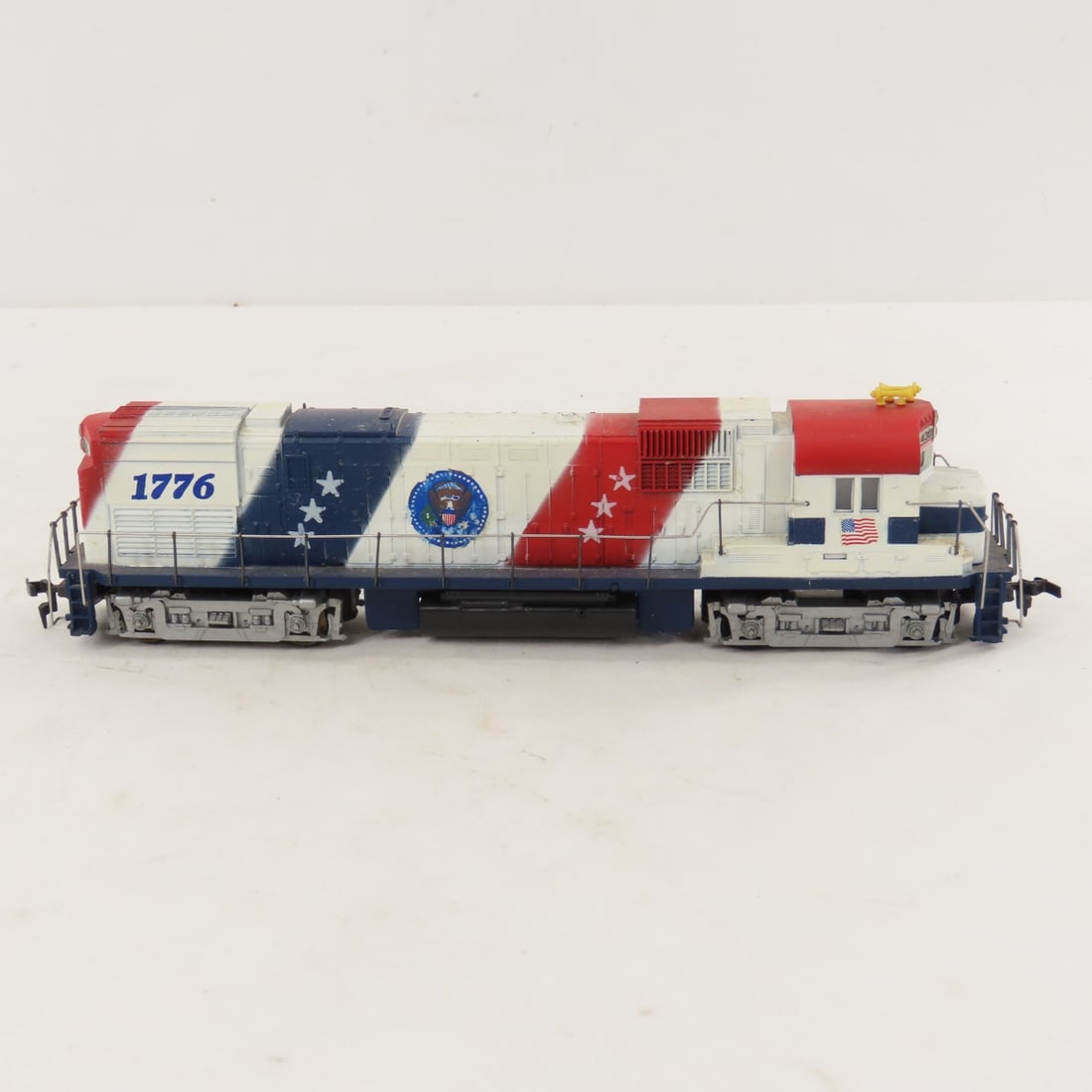 Mantua, 2 Tyco & Bachmann 1776 HO Train Engines - 5
