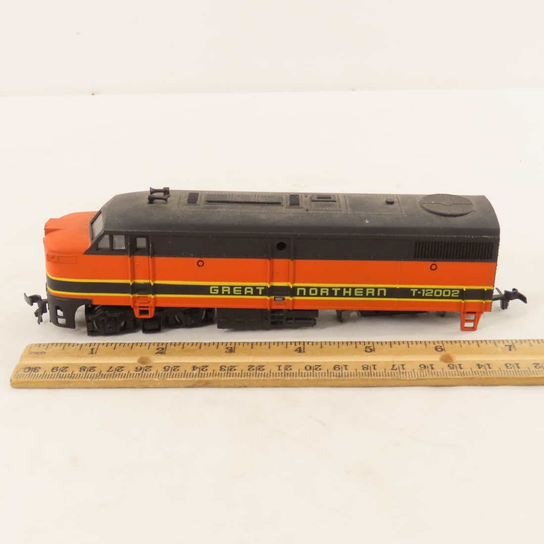 4 HO Scale Diesel Engines: Lionel, AHM, Bachmann - 14