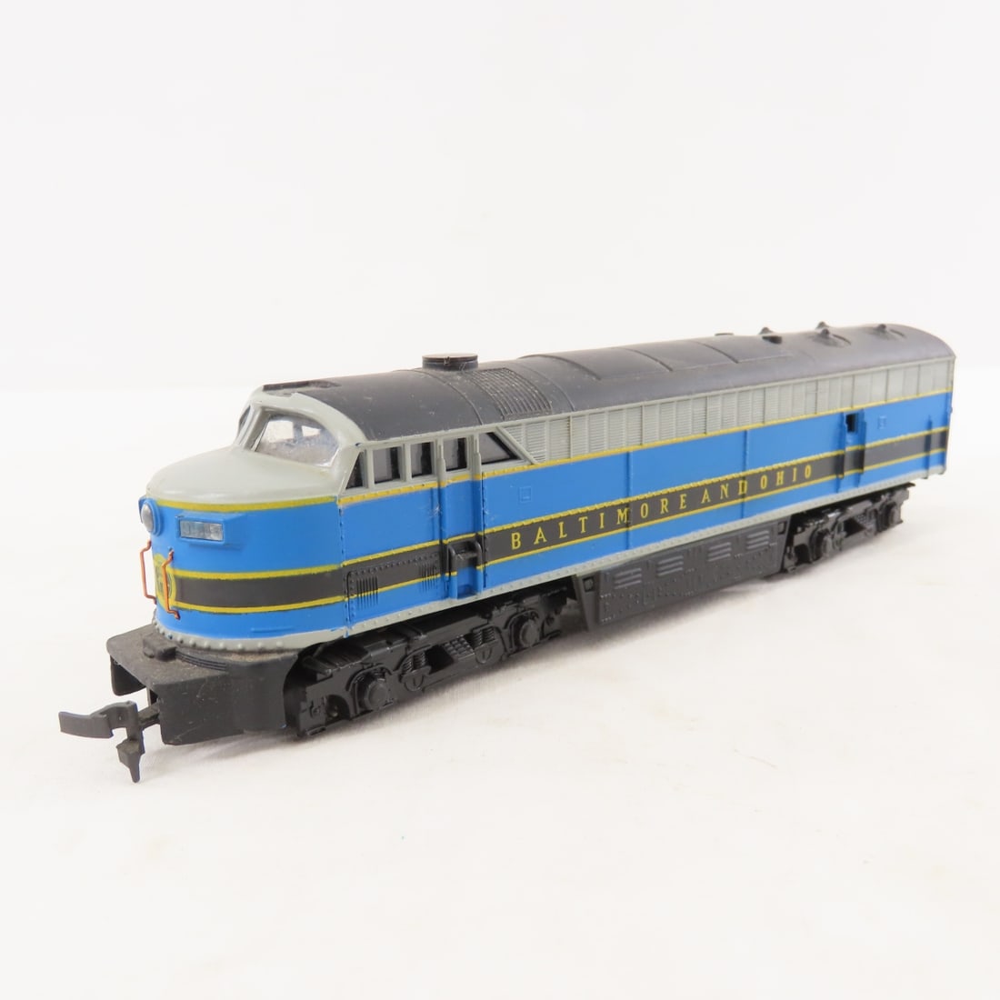 4 HO Scale Diesel Engines: Lionel, AHM, Bachmann - 2