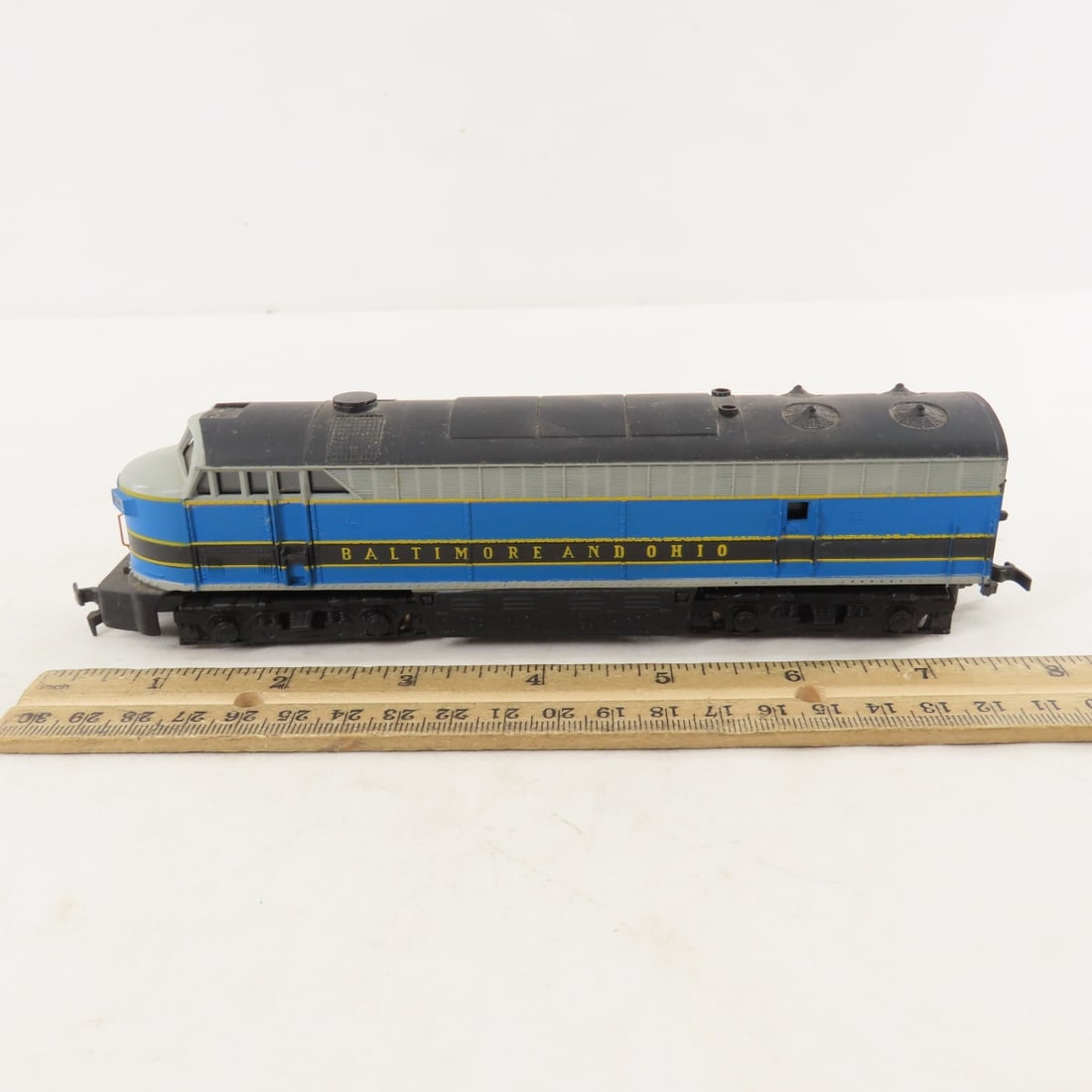 4 HO Scale Diesel Engines: Lionel, AHM, Bachmann - 3