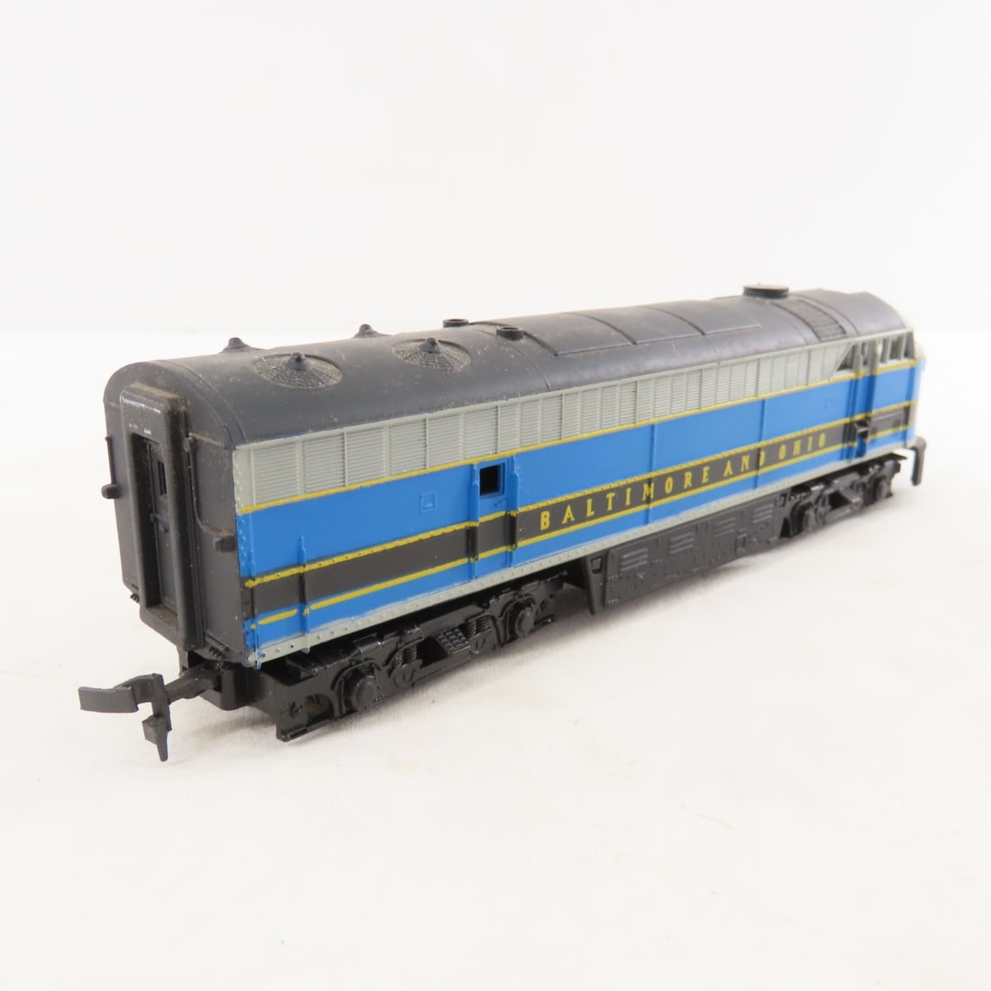 4 HO Scale Diesel Engines: Lionel, AHM, Bachmann - 4