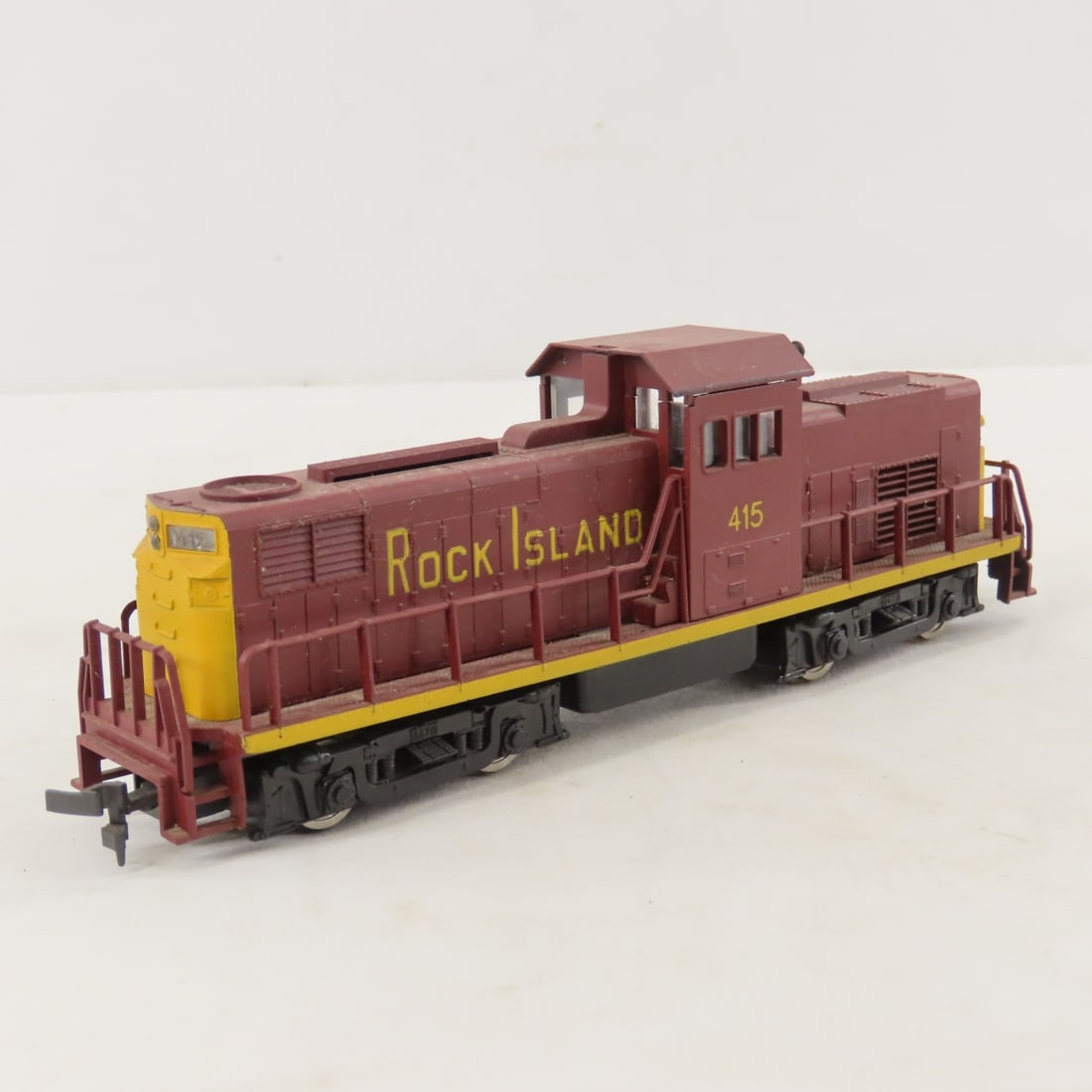 4 HO Scale Diesel Engines: Lionel, AHM, Bachmann - 8