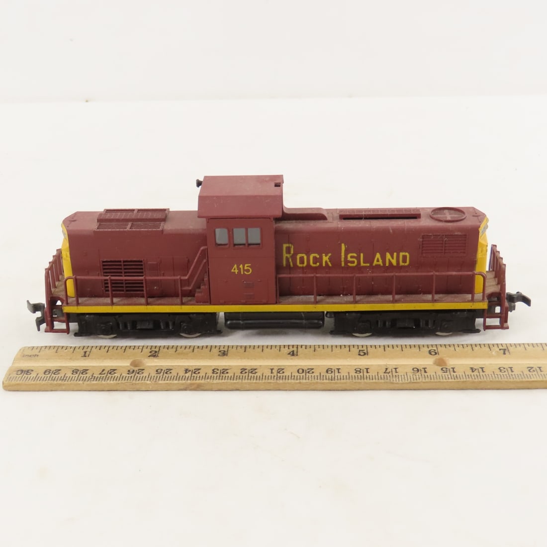 4 HO Scale Diesel Engines: Lionel, AHM, Bachmann - 9