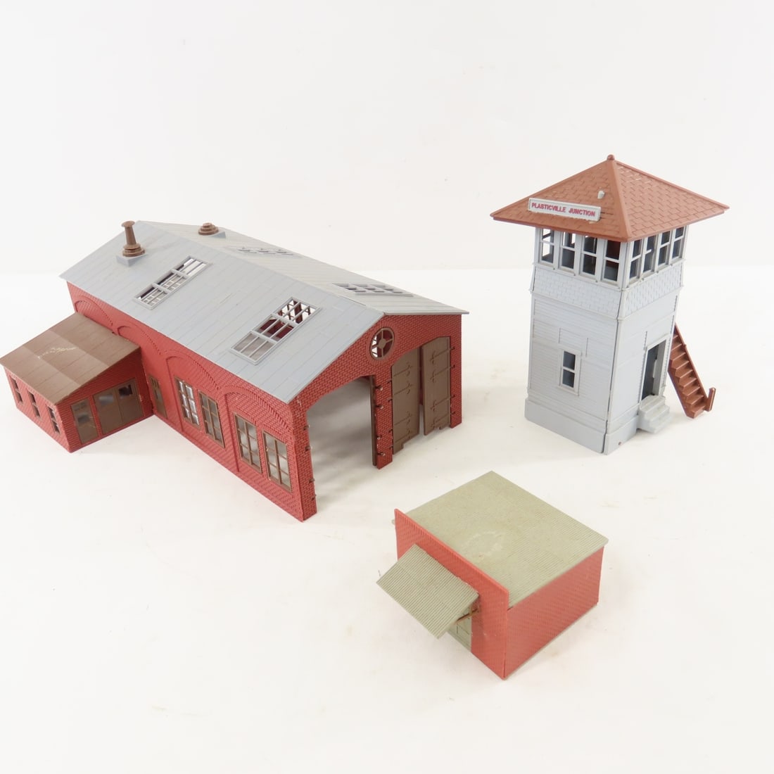 9 Plasticville & Other HO Scale Buildings & more - 15