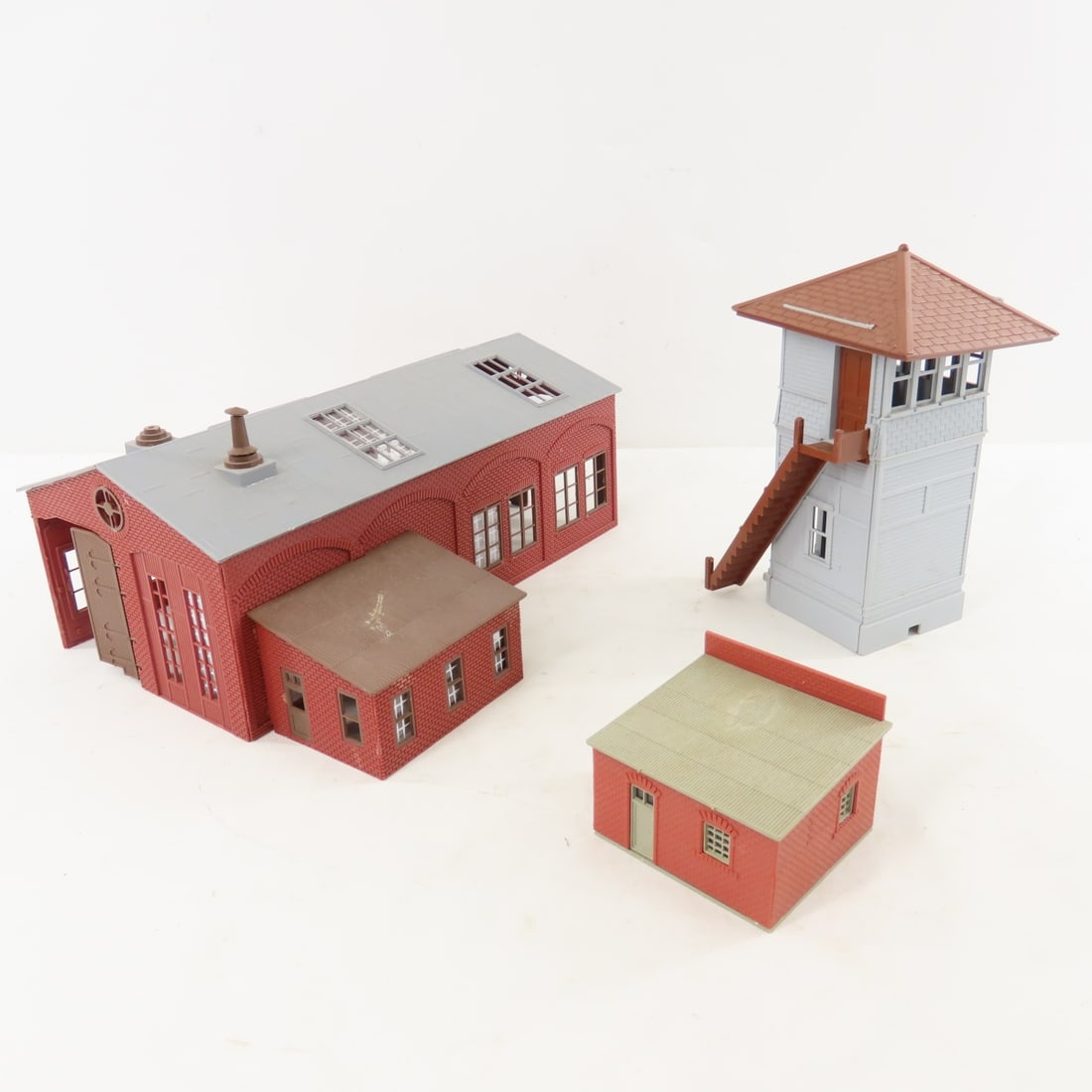 9 Plasticville & Other HO Scale Buildings & more - 16