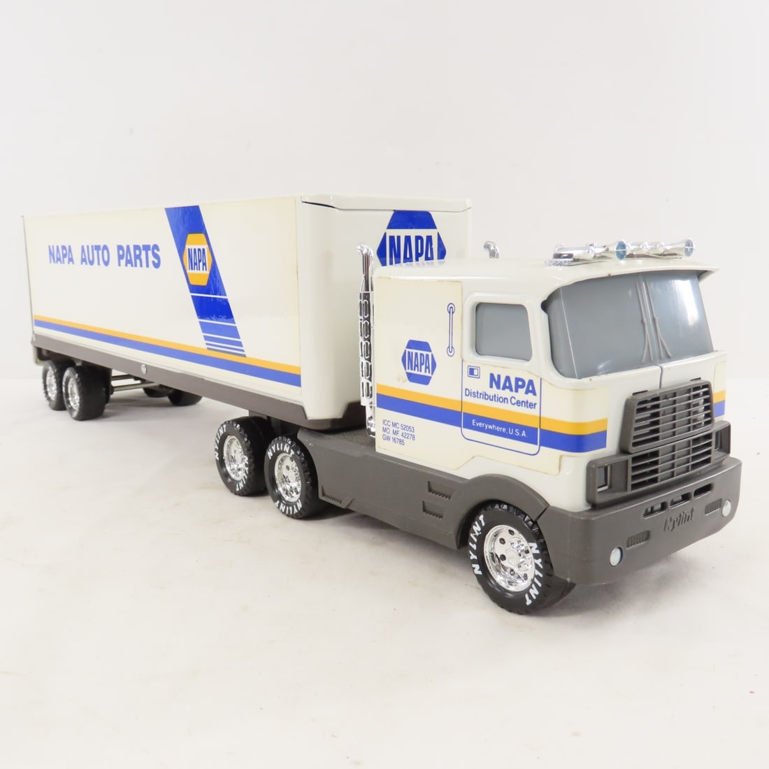 2 Nylint NAPA Tractor Trailers 1/34 Diecast - 18