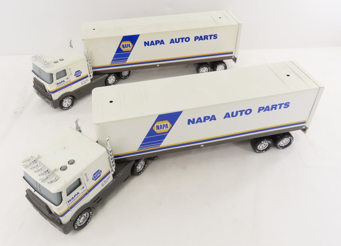 2 Nylint NAPA Tractor Trailers 1/34 Diecast: 2 Nylint NAPA Tractor Trailers 1/34 Diecast - LOT SIZE: 16x12x6" 7 LBS All information and photos, which are part of the description, are intended to be as accurate as possible, but errors are possibl