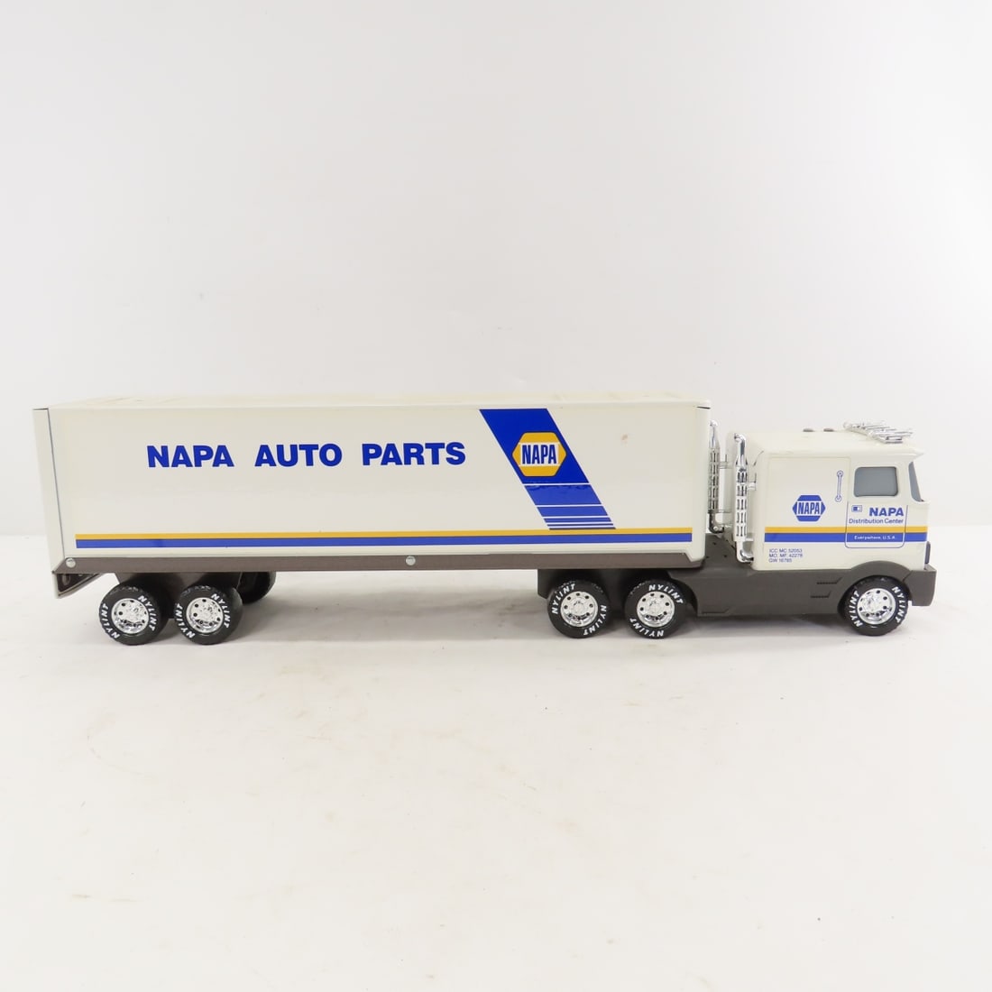 2 Nylint NAPA Tractor Trailers 1/34 Diecast - 6