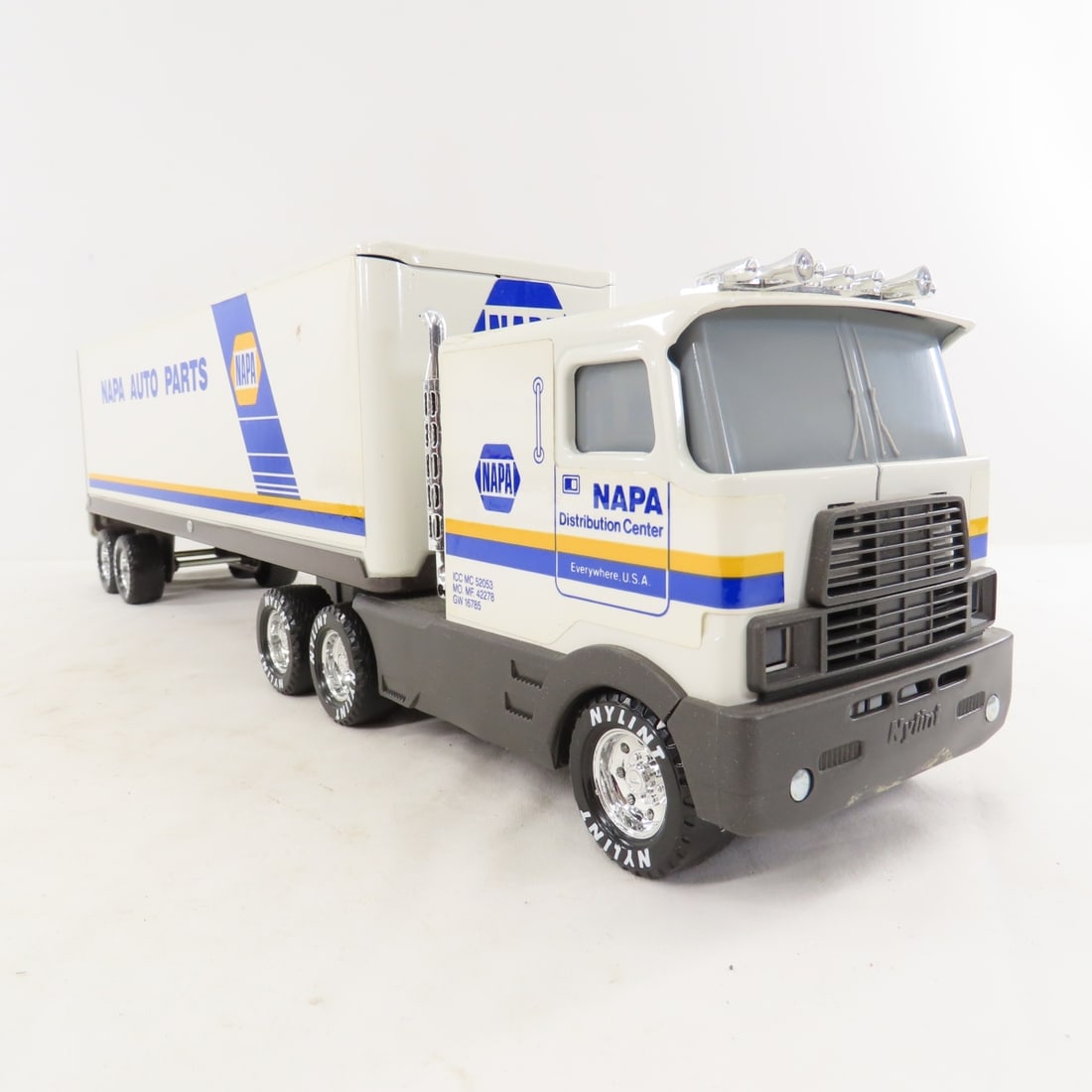 2 Nylint NAPA Tractor Trailers 1/34 Diecast - 7