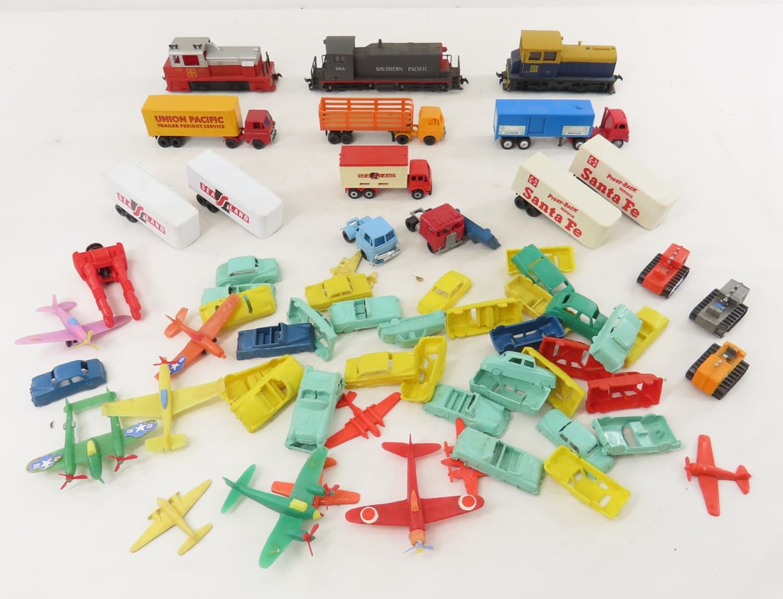 AHM, Tyco & Other HO Engines, Vehicles & More: AHM, Tyco & Other HO Engines, Vehicles & More - group of assorted plastic airplanes and cars, 3 train engines, several tractor trailers. LOT SIZE: 10x10x10" 3 LBS All information and photos, which are