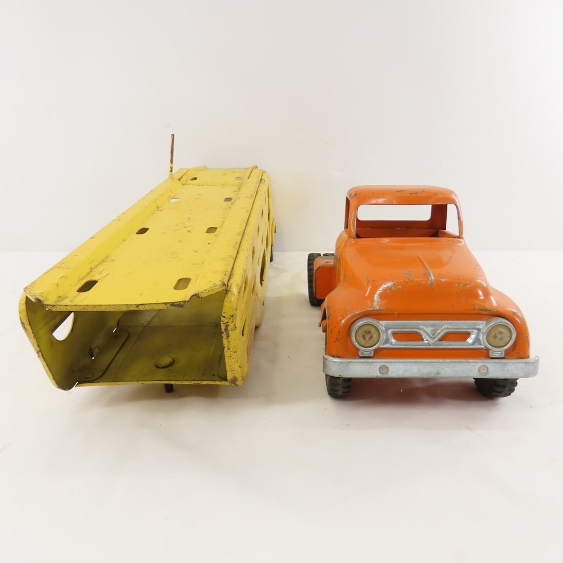 Vintage Tonka Pressed Steel Car Hauler - 8