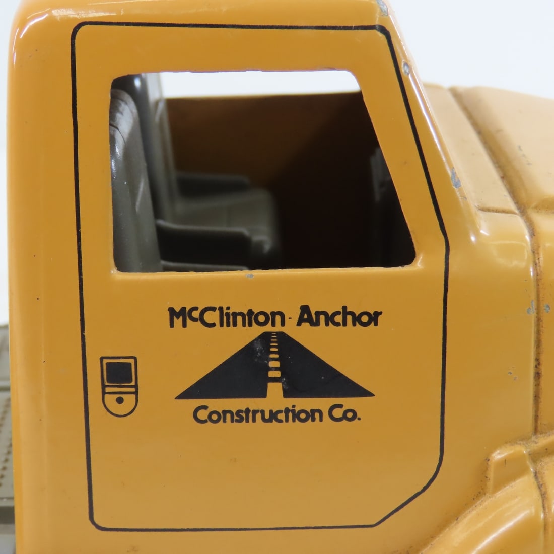 ERTL McClinton-Anchor Cab & Custom Nylint Trailer - 12