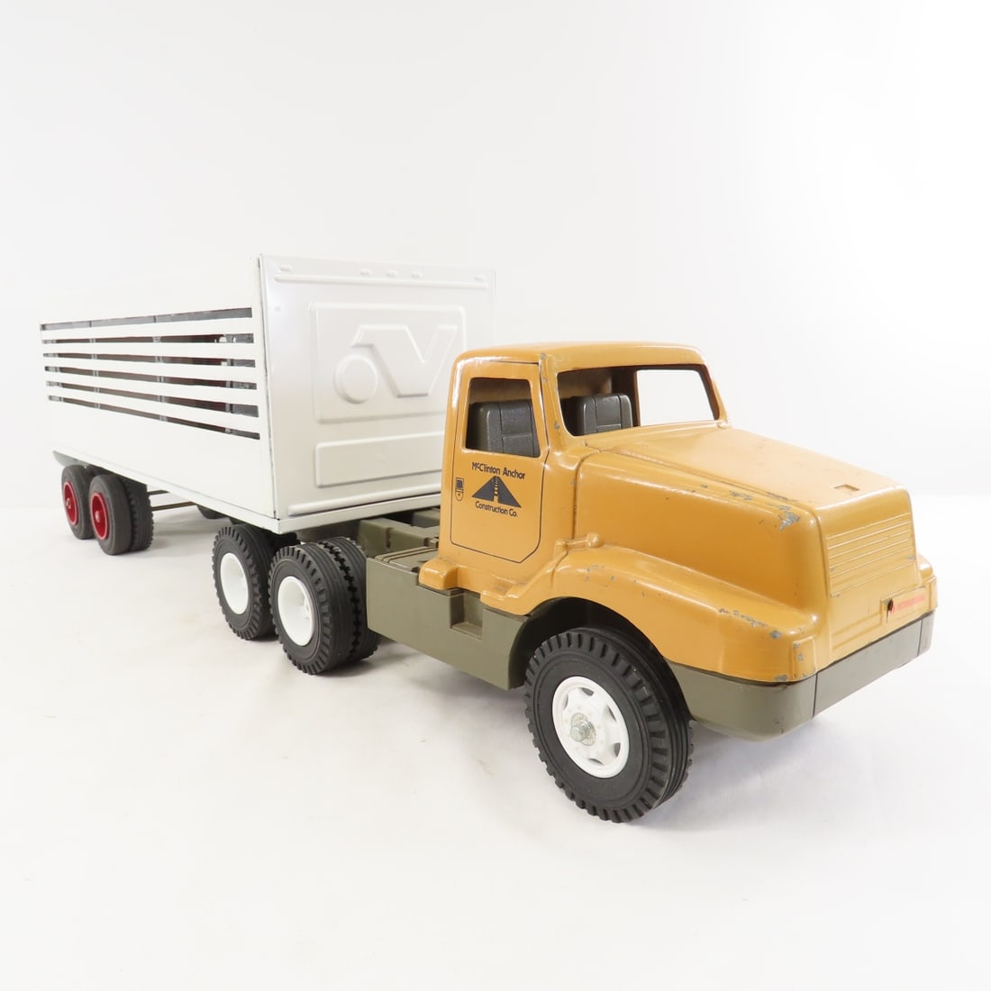 ERTL McClinton-Anchor Cab & Custom Nylint Trailer - 7