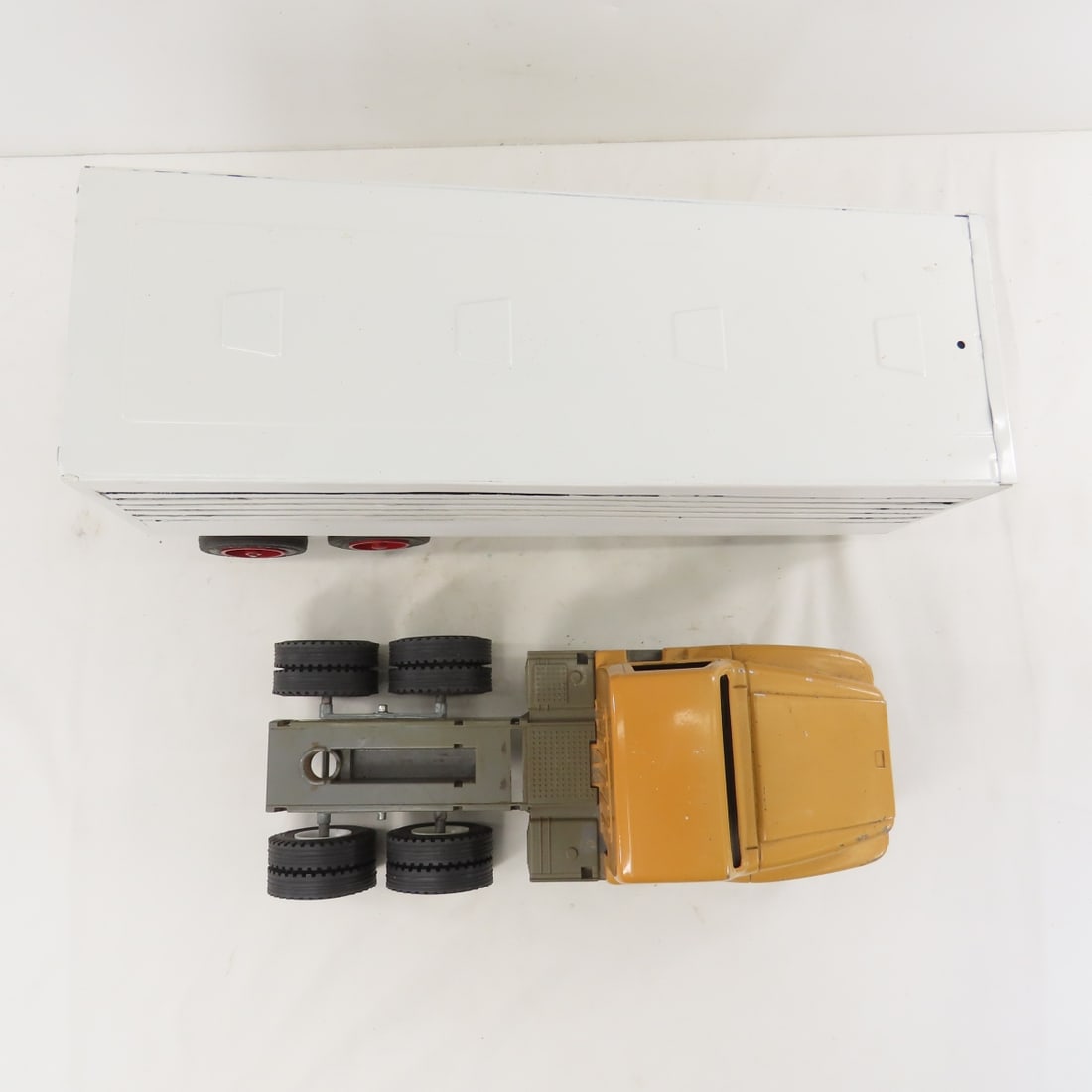 ERTL McClinton-Anchor Cab & Custom Nylint Trailer - 9
