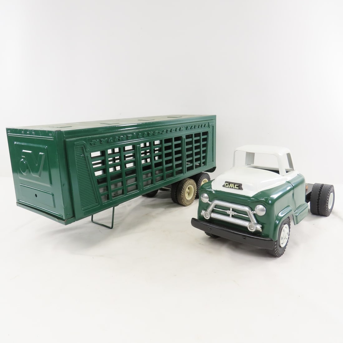 Customized GMC 550 Truck & Nylint Livestock Hauler - 10