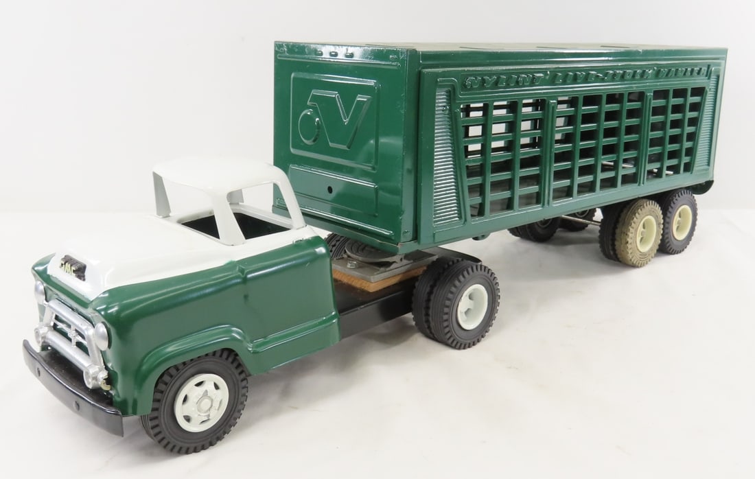Customized GMC 550 Truck & Nylint Livestock Hauler: Customized GMC 550 Truck & Nylint Livestock Hauler - Approx 1/24 diecast, LOT SIZE: 18x14x9" 8 LBS All information and photos, which are part of the description, are intended to be as accurate as