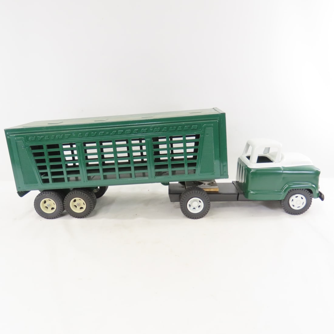 Customized GMC 550 Truck & Nylint Livestock Hauler - 6