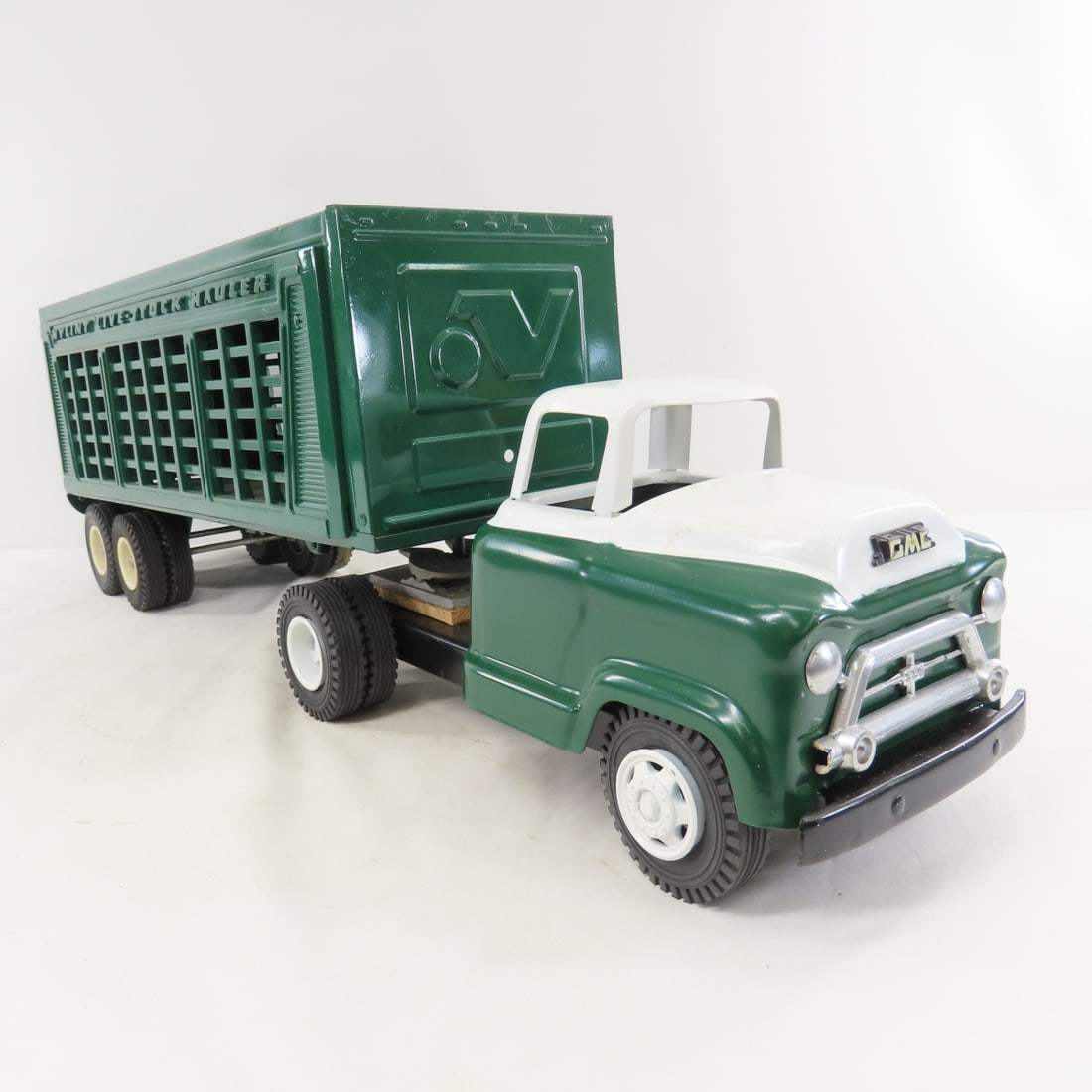 Customized GMC 550 Truck & Nylint Livestock Hauler - 7