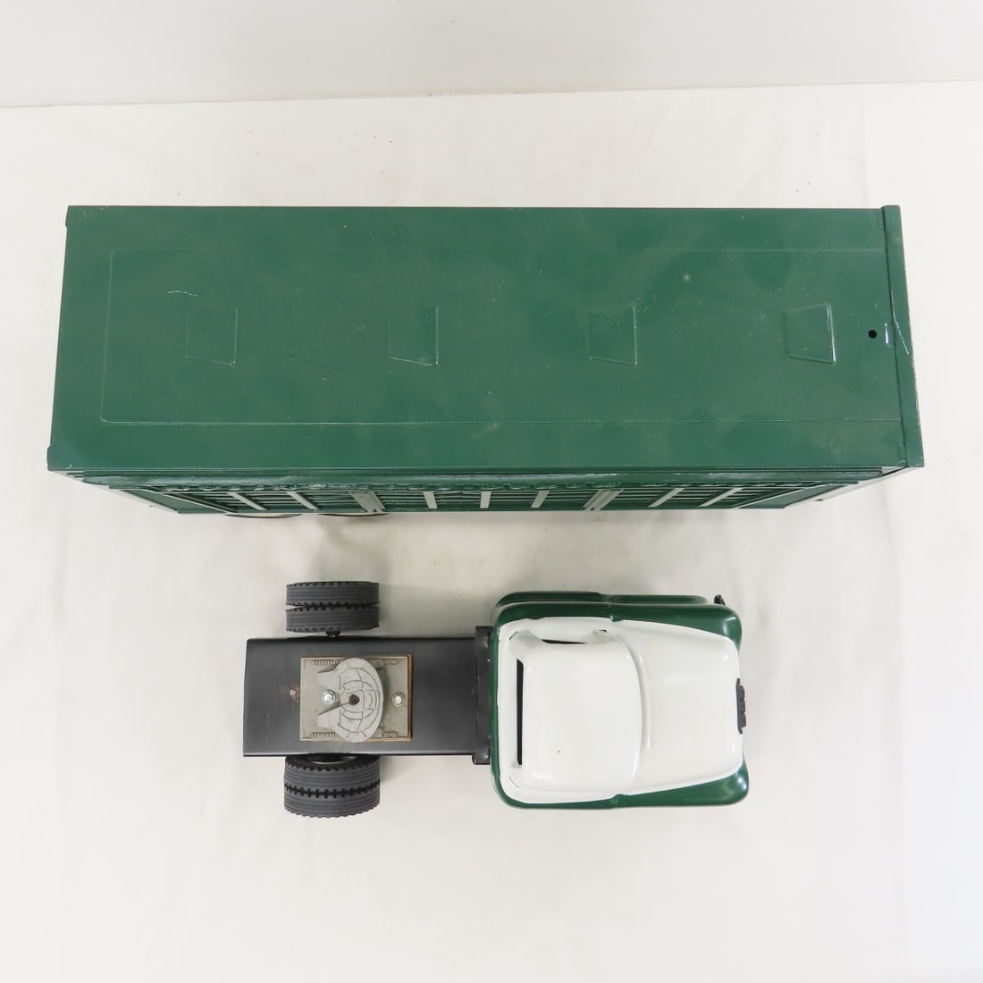 Customized GMC 550 Truck & Nylint Livestock Hauler - 9