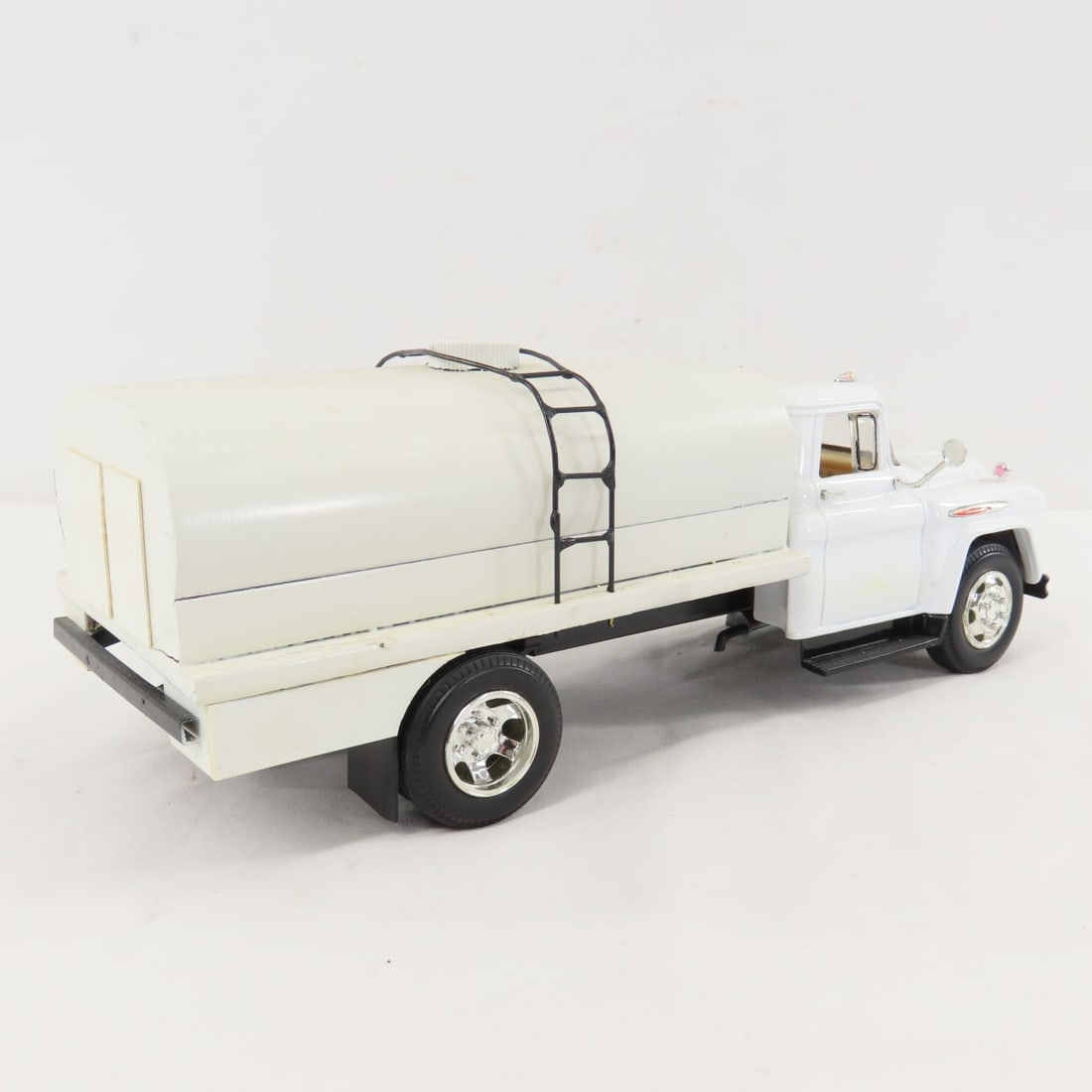 ERTL 1957 Chevrolet Truck with Custom Tanker - 5