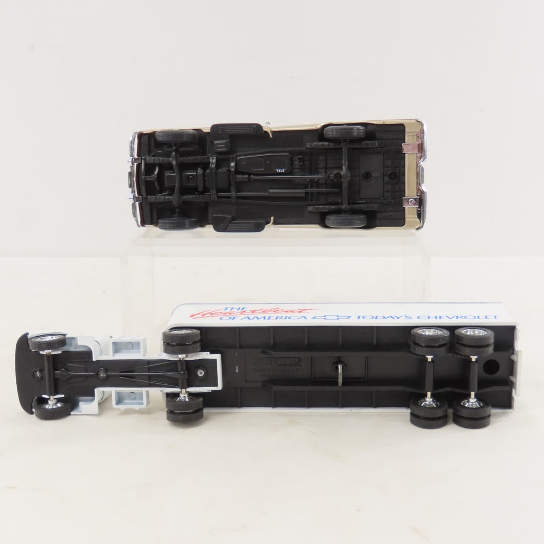 5 Truck Coin Banks & 3 1/24 Diecast Stake Trucks - 19