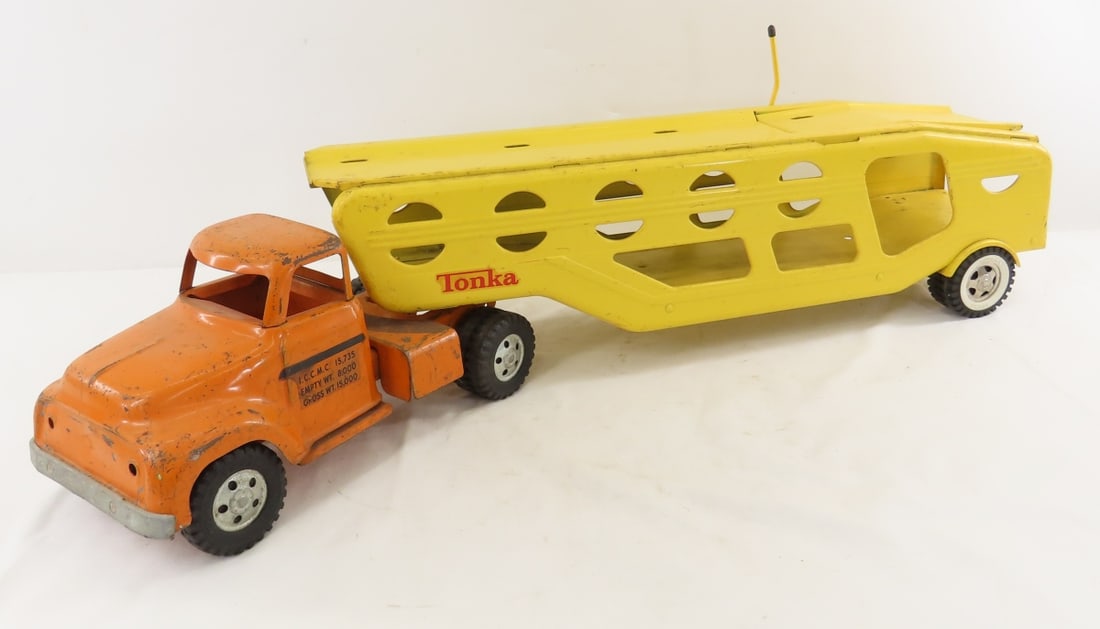 Vintage Tonka Pressed Steel Car Hauler: Vintage Tonka Pressed Steel Car Hauler - LOT SIZE: 30x5x6" 6 LBS All information and photos, which are part of the description, are intended to be as accurate as possible, but errors are possible. No