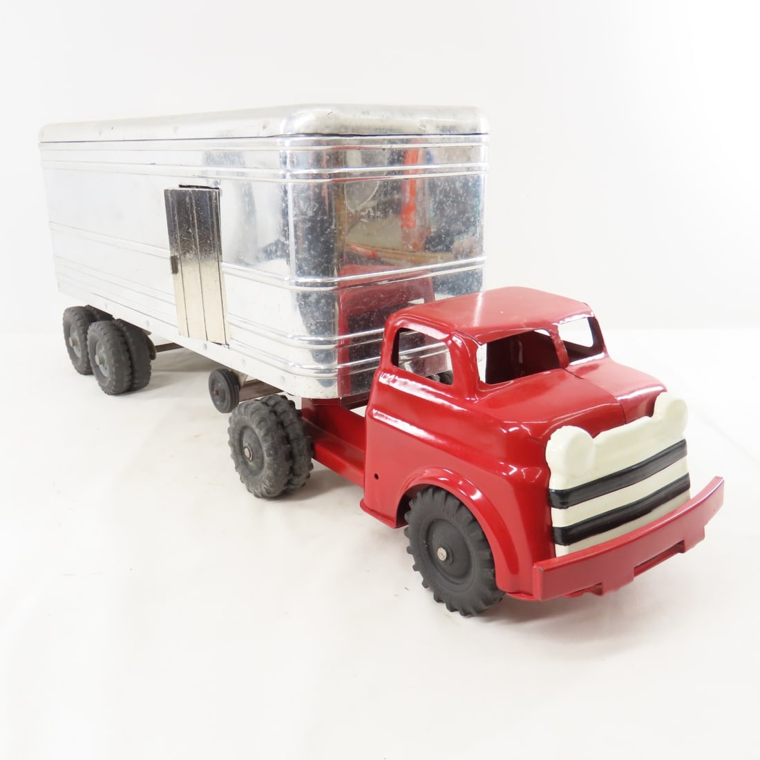 Custom Tractor Cab & Wyandotte Trailer - 7