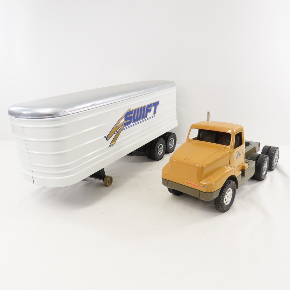 ERTL McClinton-Anchor Tractor & Swift Trailer - 13
