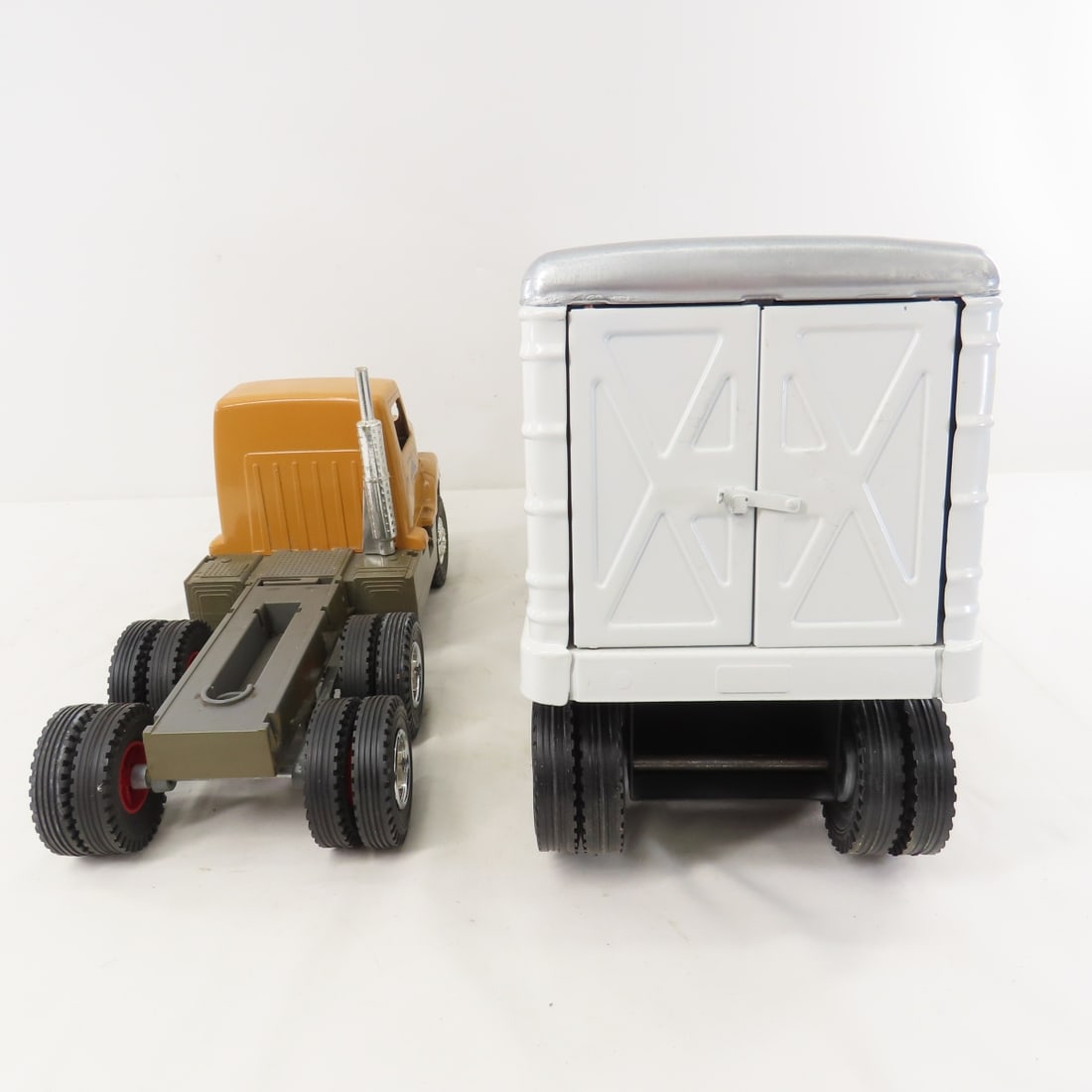 ERTL McClinton-Anchor Tractor & Swift Trailer - 4