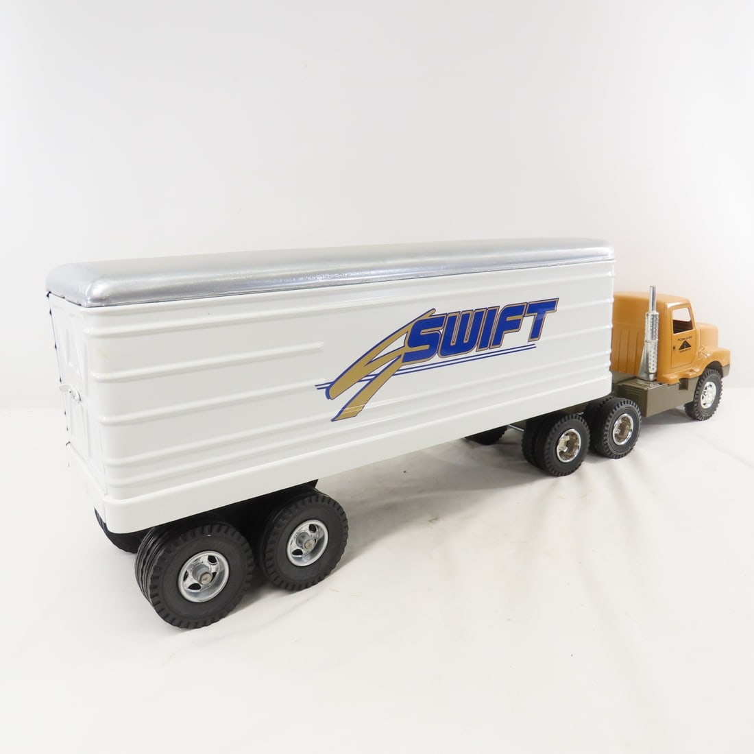 ERTL McClinton-Anchor Tractor & Swift Trailer - 5