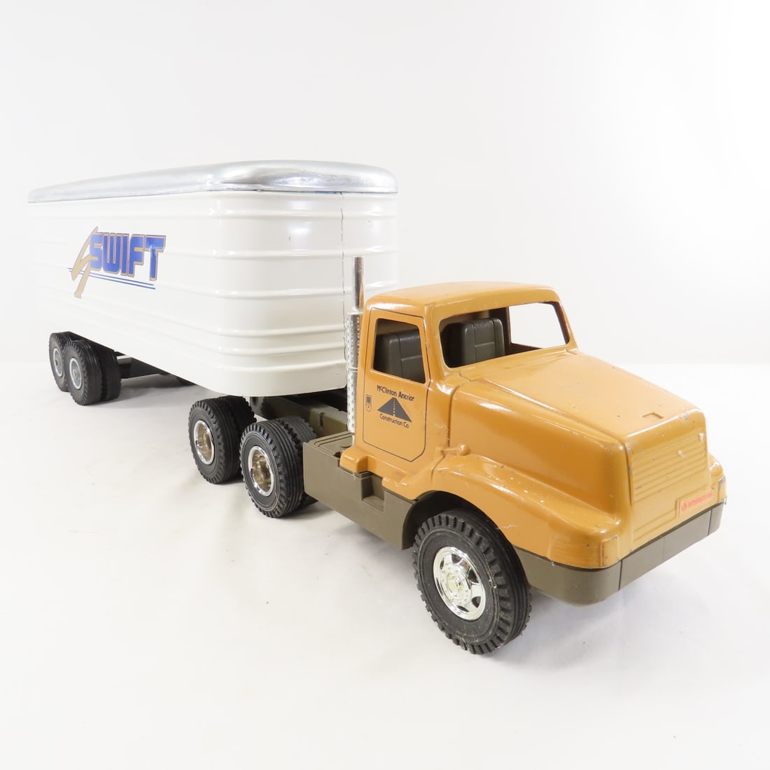 ERTL McClinton-Anchor Tractor & Swift Trailer - 7
