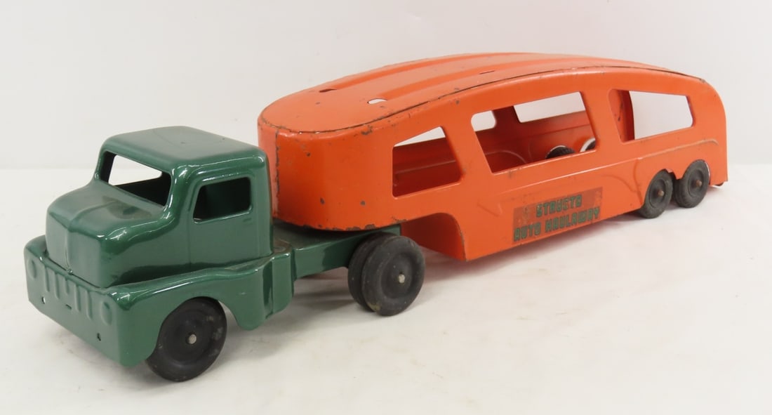 Structo Auto Haulaway Cab & Trailer: Structo Auto Haulaway Cab & Trailer - cab has been repainted- some chips, Approx 1/30 diecast, LOT SIZE: 17x9x5" 4 LBS All information and photos, which are part of the description, are intended to