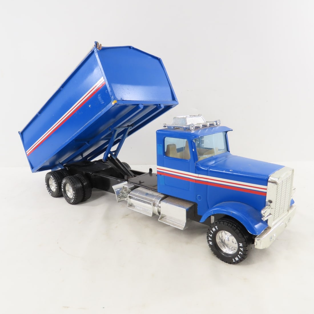 Custom Nylint Freightliner Grain Hauler - 12