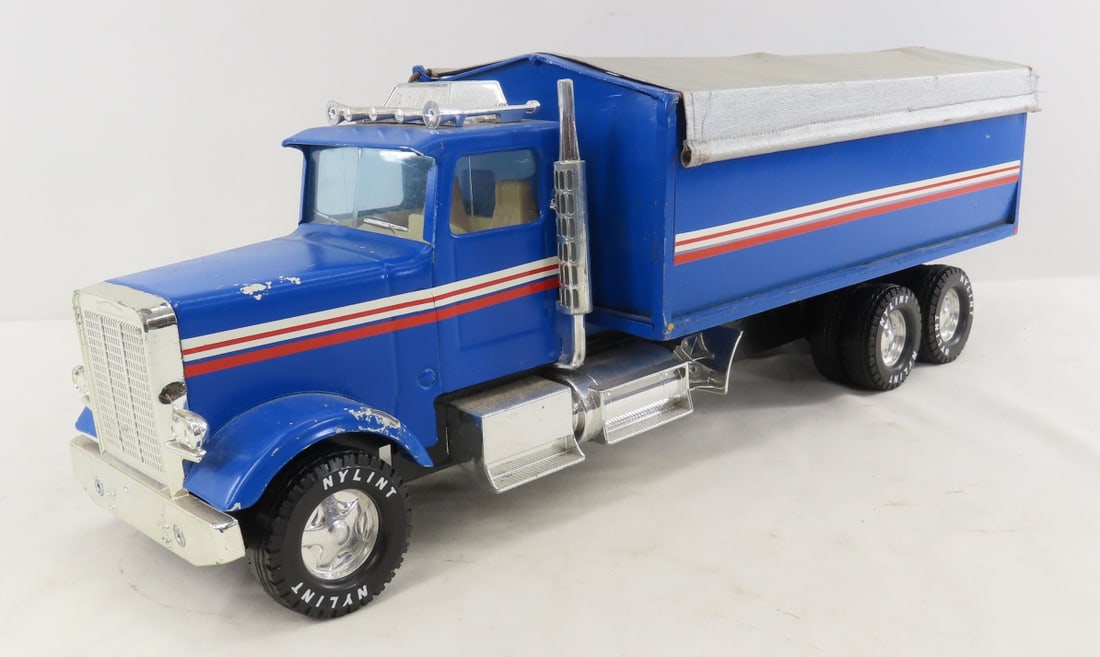 Custom Nylint Freightliner Grain Hauler: Custom Nylint Freightliner Grain Hauler - LOT SIZE: 18x6x7" 5 LBS All information and photos, which are part of the description, are intended to be as accurate as possible, but errors are possible. No