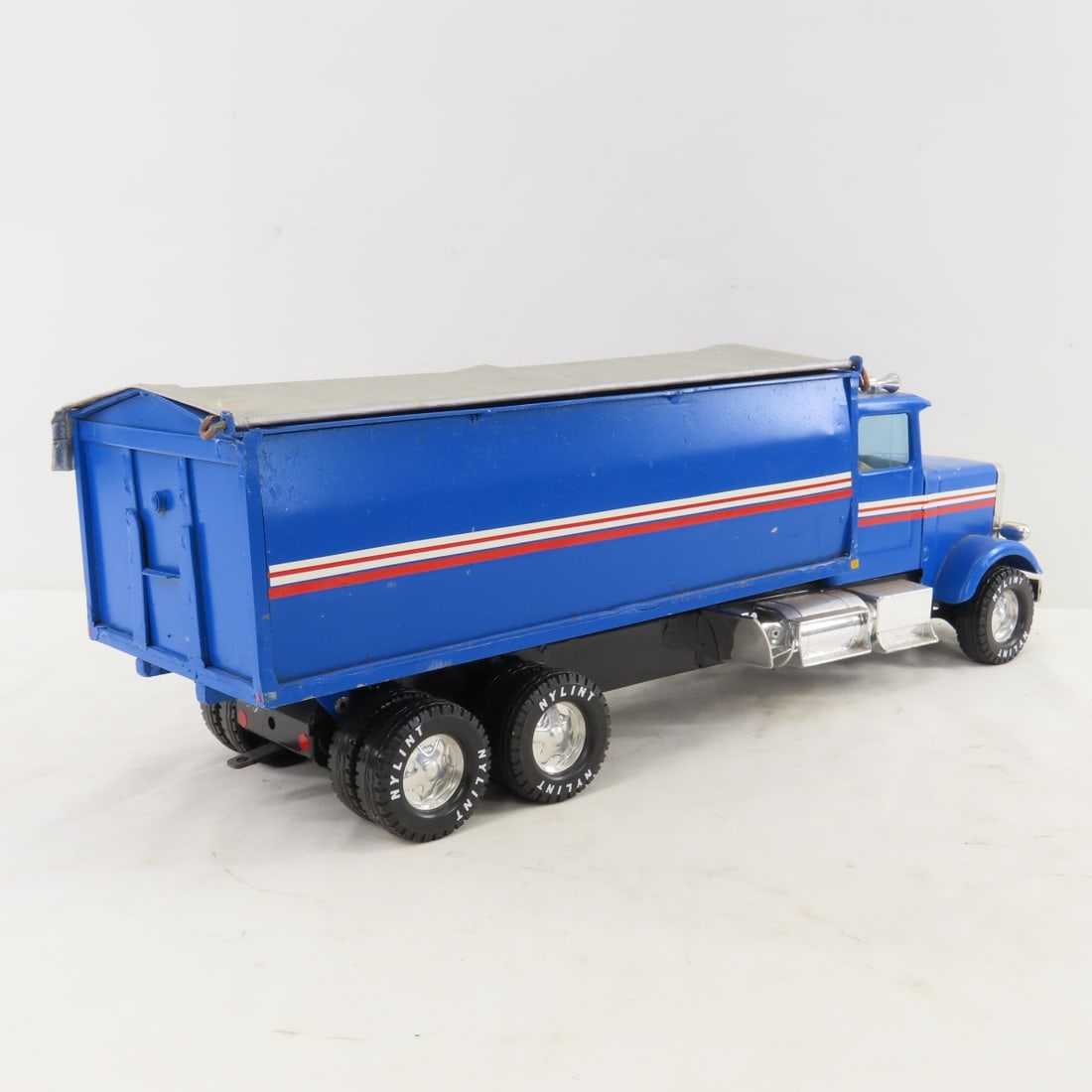 Custom Nylint Freightliner Grain Hauler - 5