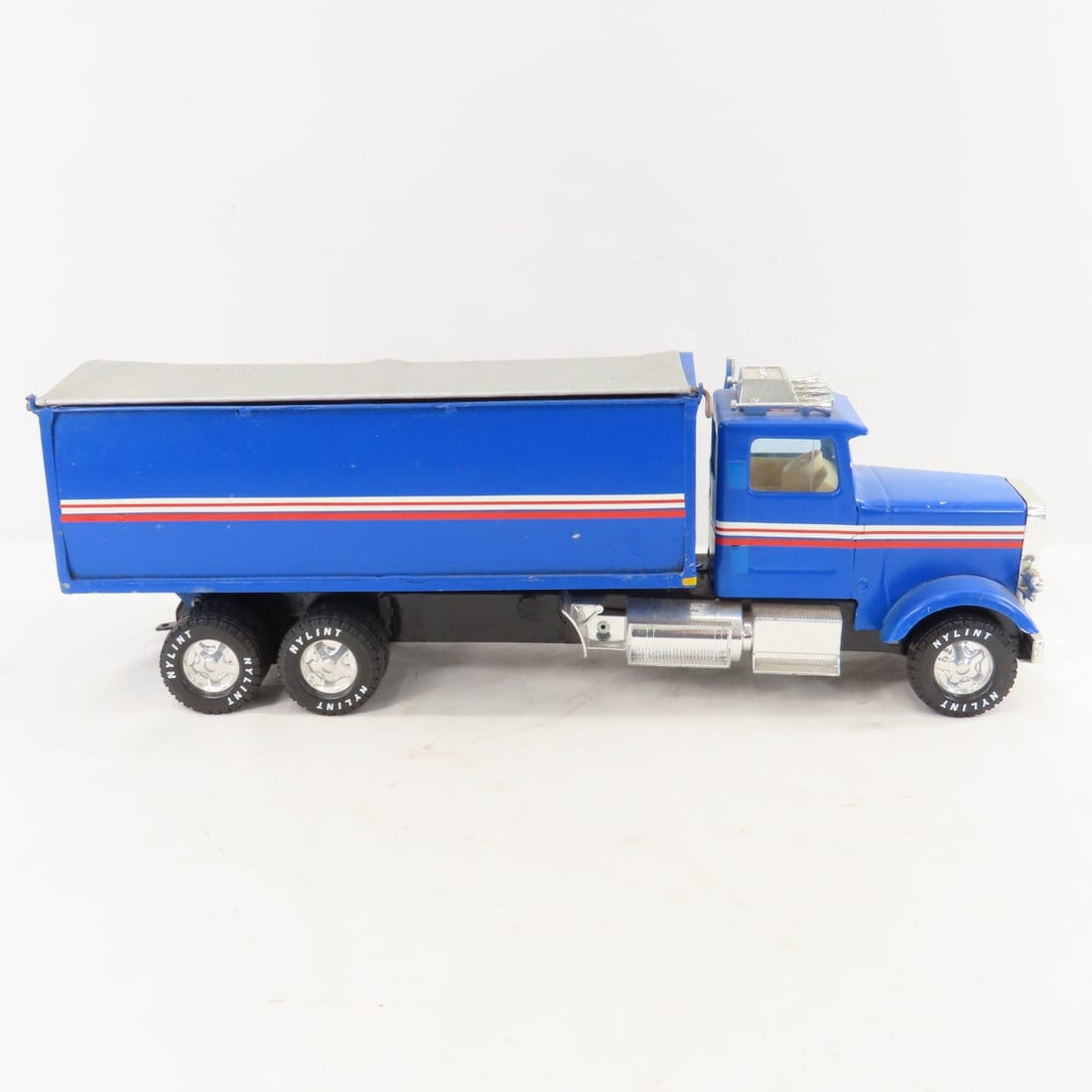 Custom Nylint Freightliner Grain Hauler - 6