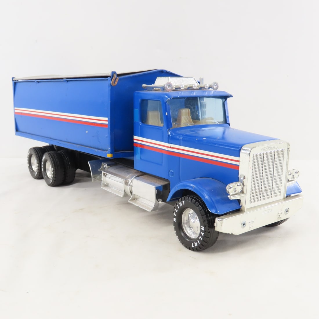 Custom Nylint Freightliner Grain Hauler - 7