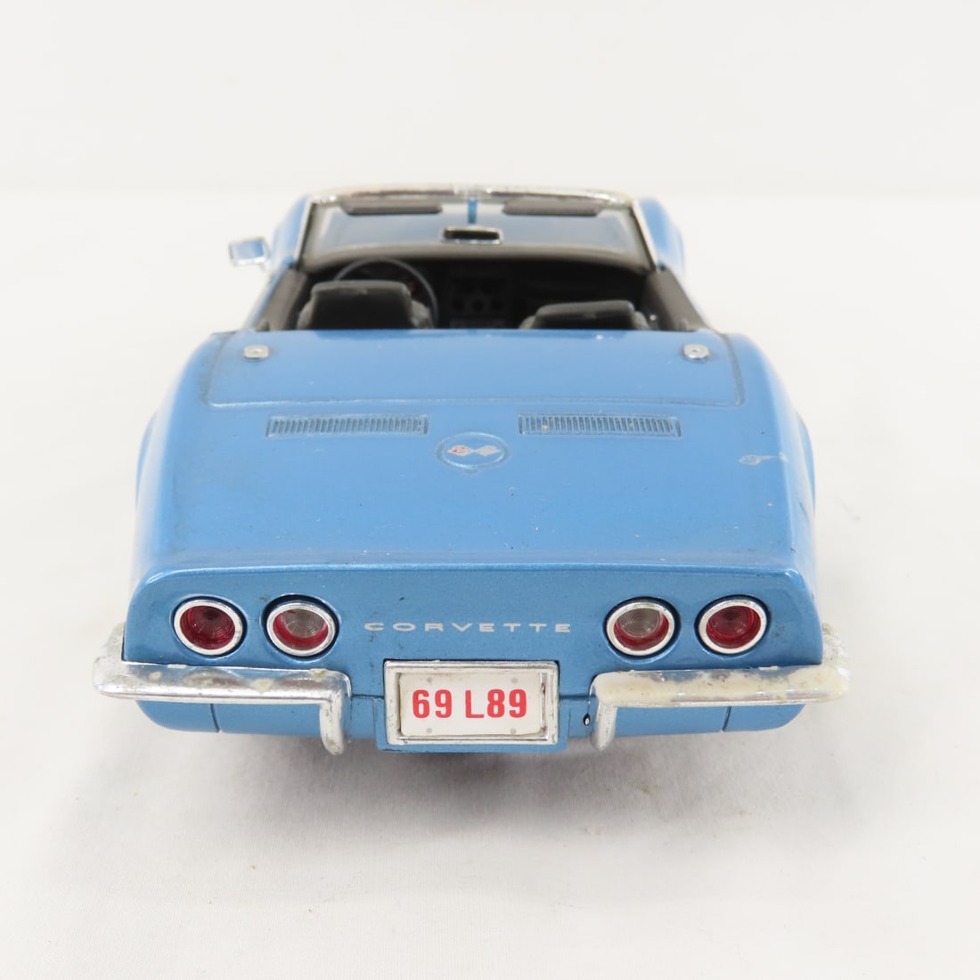 2 Revell 1/18 Diecast '69 Corvettes- 1 in Box - 11