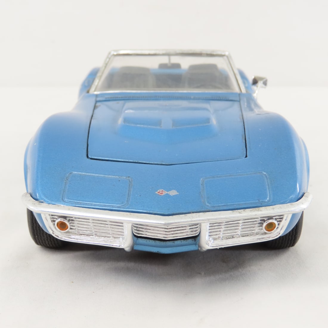 2 Revell 1/18 Diecast '69 Corvettes- 1 in Box - 15