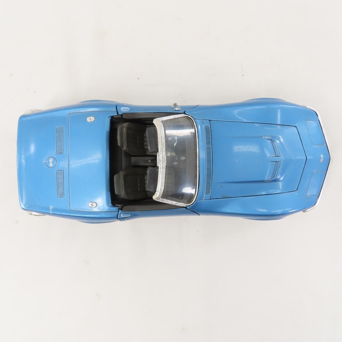 2 Revell 1/18 Diecast '69 Corvettes- 1 in Box - 16