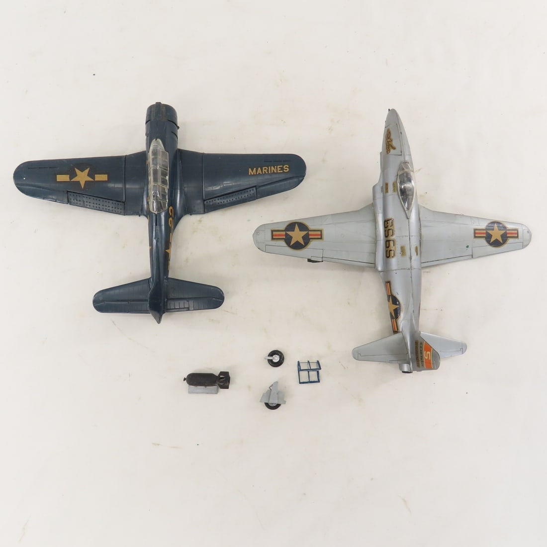 2 Metal & 8 Plastic Airplane Models & 6 Art Prints - 16